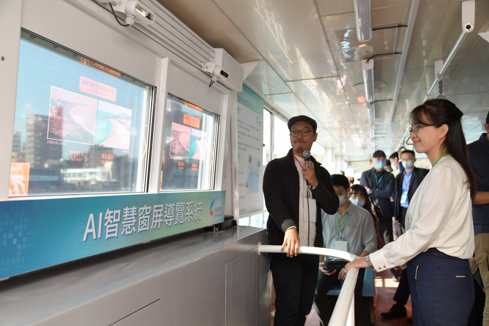 ���_����͸��Micro LED�ǻ۴���͸�^����GPS���˶�λ׷ۙ�˿�ҕ�����ɼ��r���ǻ۴��ṩ���_�Č��[�YӍ